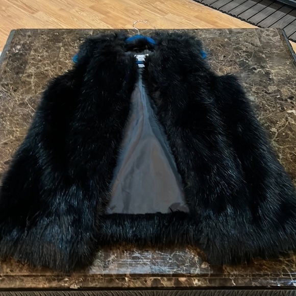 Medium BarIII FAUX FUR black VEST. A244 - Picture 2 of 4